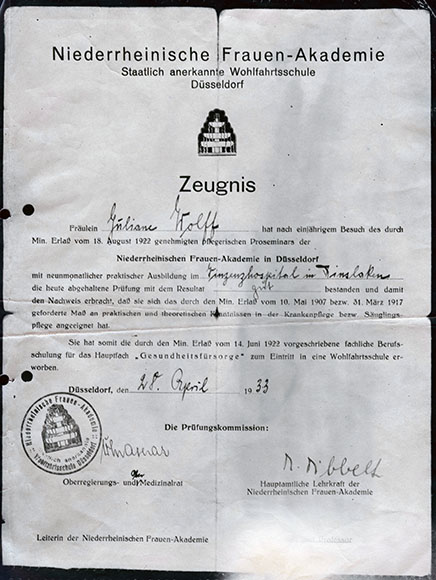 Dokument: Wolff, Juliane / Juliane Wolff, Zeugnis der Niederrheinischen Frauen-Akademie, Düsseldorf, 28.04.1933